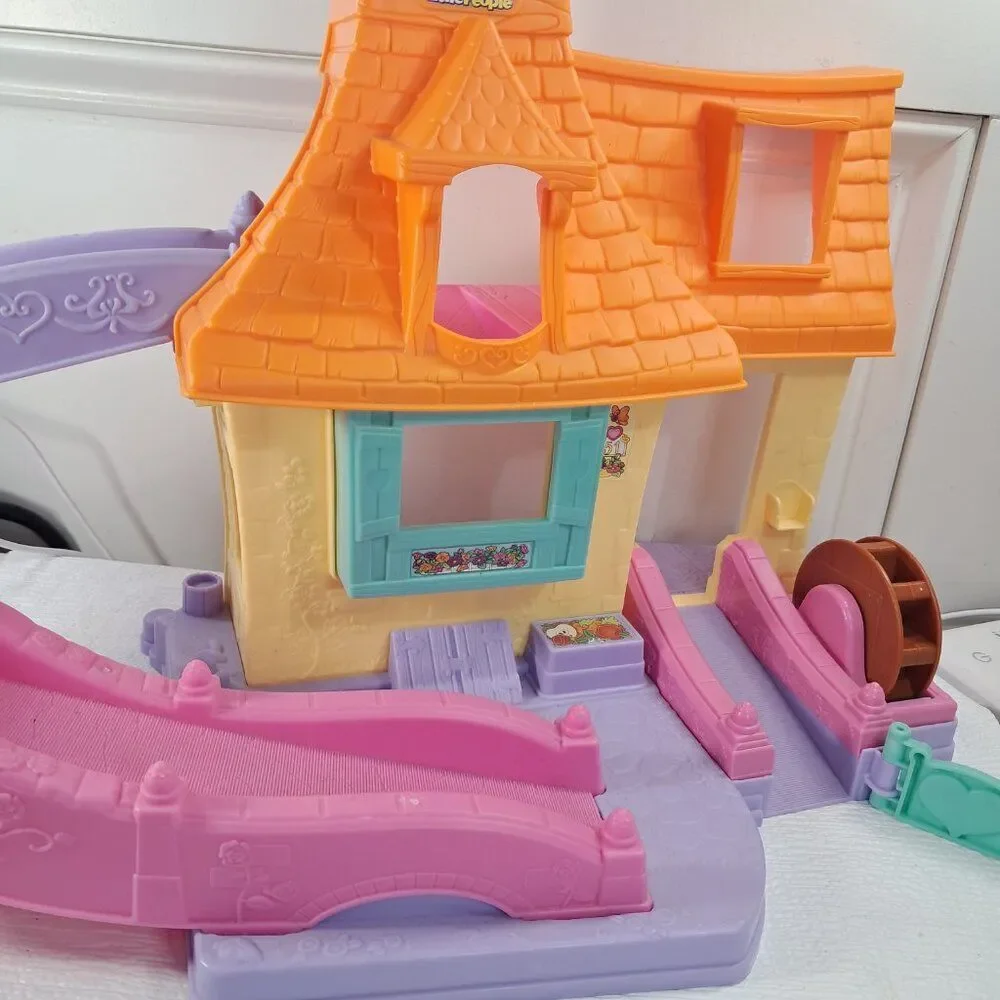 Fisher-Price‎ Little People Belle's Klip Klop Cottage Beauty & the Beast playset
